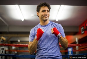 Justin Trudeau poses before he spars at the Paul Brown Boxfit boxing gym in Toronto, August 6, 2015. REUTERS/Mark Blinch