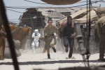 sw_vii_rey_and_fin_run_from_storm_troopers