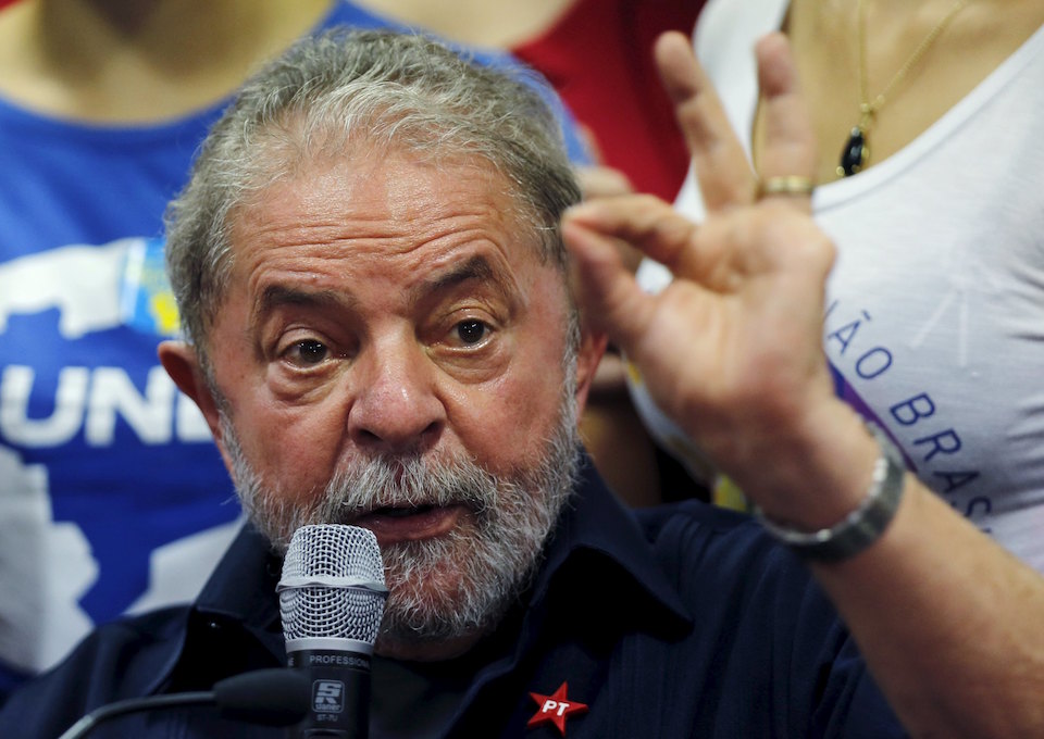 Former Brazil's President Luiz Inacio Lula da Silva gives a statement to the media after being detained for questioning in a federal investigation of a bribery and money laundering scheme in Sao Paulo, Brazil, March 4, 2016. REUTERS/Paulo Whitaker