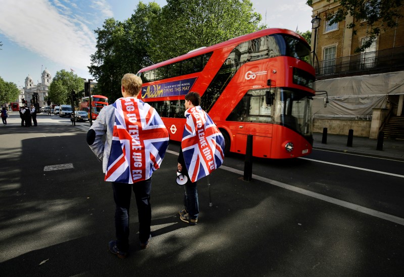 Vote leave supporters stand outside Downing Street in London, Britain June 24, 2016 after Britain voted to leave the European Union.     REUTERS/Kevin Coombs