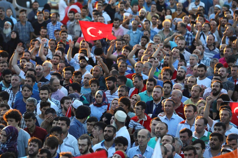 Supporters of Turkish President Tayyip Erdogan cheer at the Ataturk Airport in Istanbul, Turkey July 16, 2016. REUTERS/Huseyin Aldemir