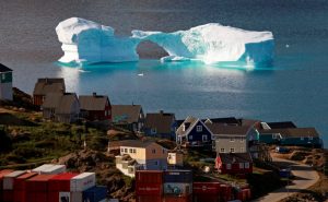 An iceberg floats near a harbour in the town of Kulusuk, east Greenland August 1, 2009. Picture taken August 1. REUTERS/Bob Strong